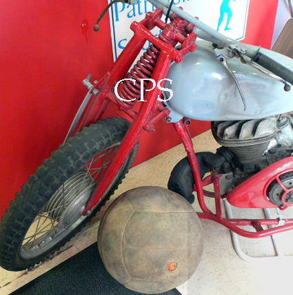 ballon et moto de motoball